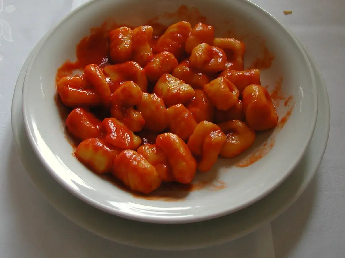 Gnocchi uit de oven met tomaat en mozzarella