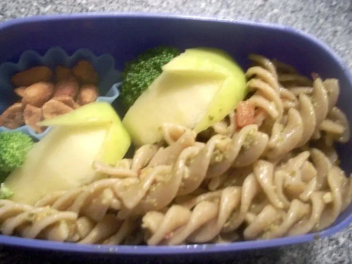 Koude pastasalade met pesto