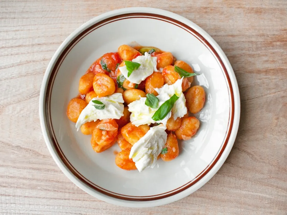 Gnocchi uit de oven met tomaat en mozzarella